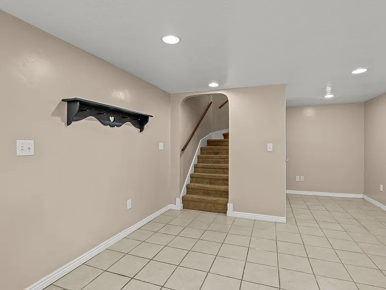 137 E 600 N — Photo 32
