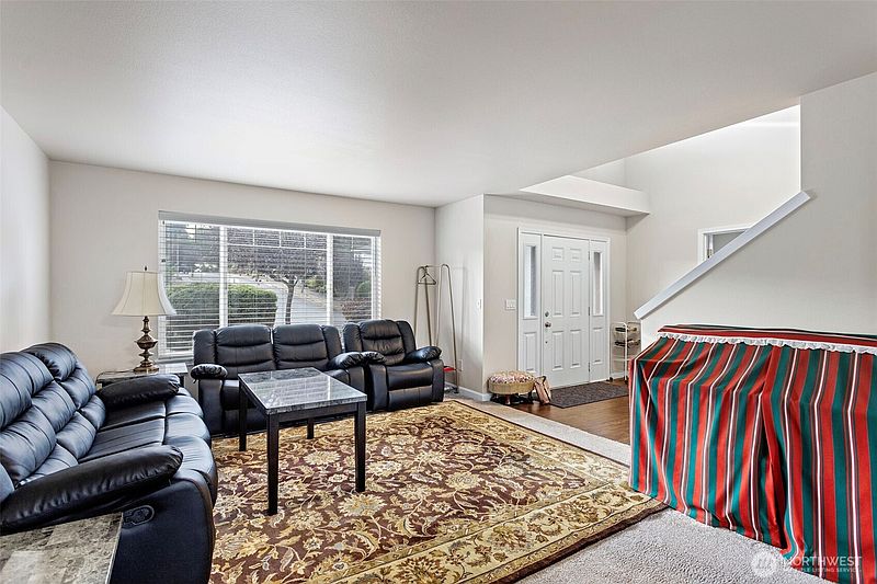 4th image of 35402 7th Avenue SW