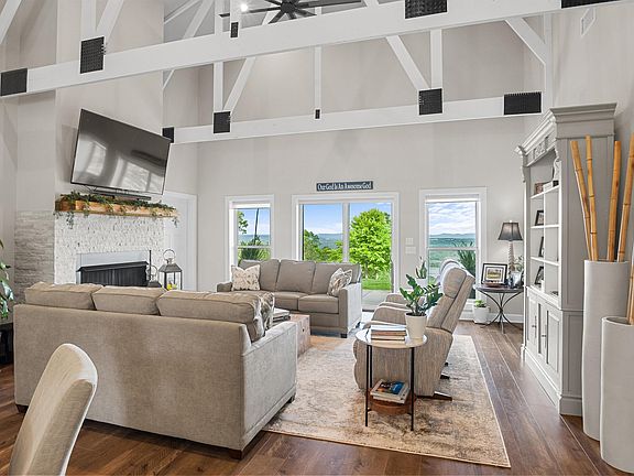 3rd image of 306 Rocky Point Cir