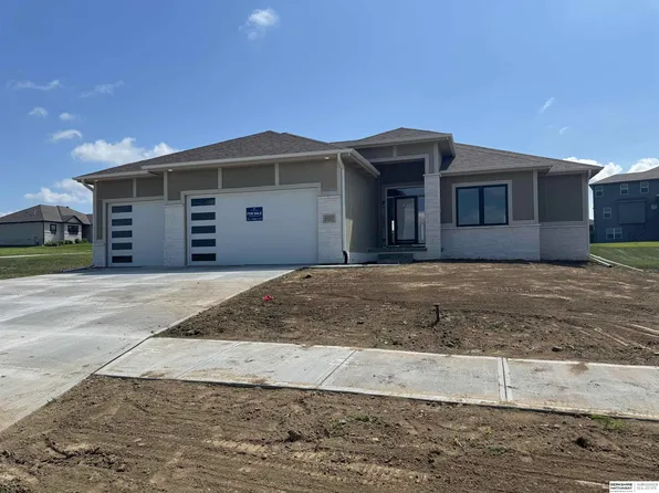 6227 210th St, Elkhorn, NE 68022