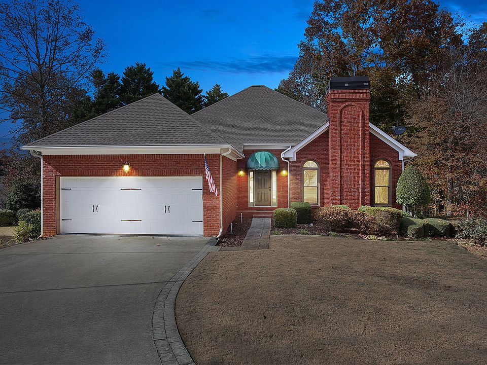 1st image of 310 Oak Alley Ct