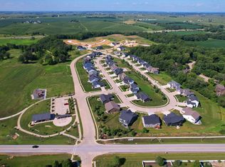 7208 Alvie Ln, Bettendorf, IA 52722