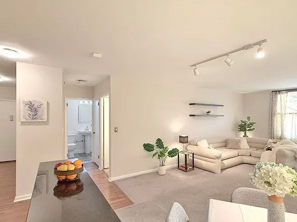 380 Mountain Road image 1 of 33