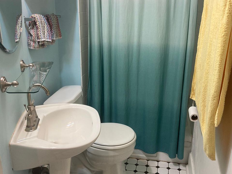 1st image of 1535 N Bosworth Ave APT 3F