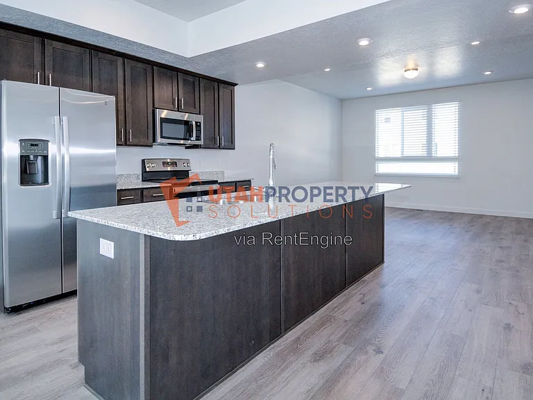 1043 W 400 S — Photo 7