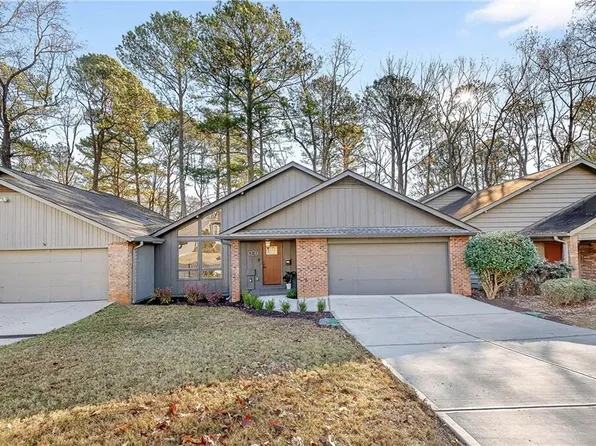 210 Lakeview Rdg W, Roswell, GA 30076
