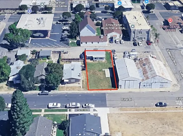 215 W 1st St, Ripon, CA 95366