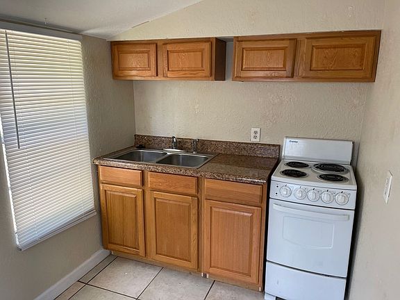 5th image of 428 Avenue E SE Unit A