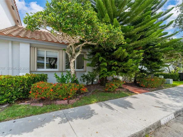 20869 NW 4th St, Pembroke Pines, FL 33029
