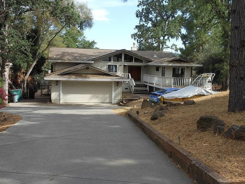 1st image of 23647 Woodhaven Pl