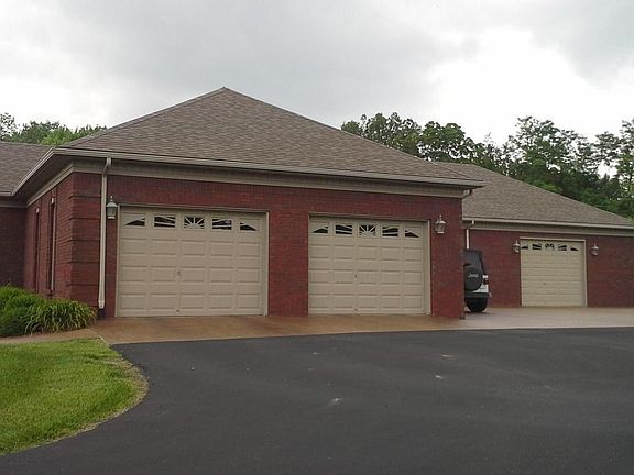 5780 Springfield garage