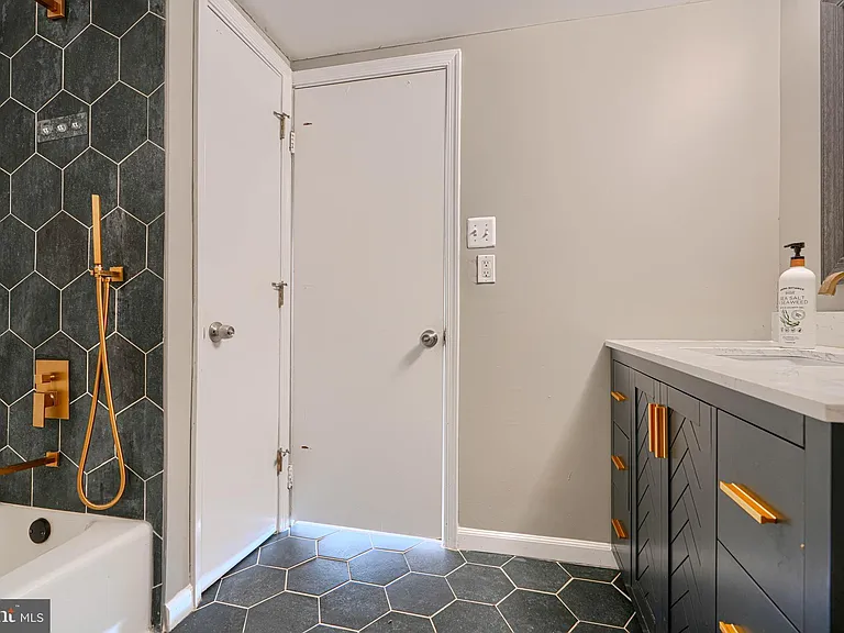 3645 Glengyle Ave #3F — Photo 8