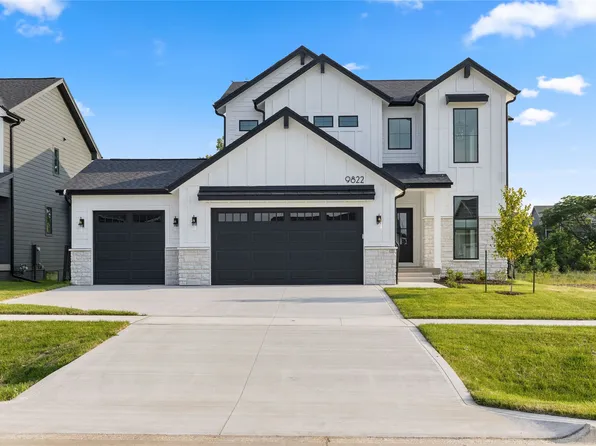 9822 Watermeadow Cir, Johnston, IA 50131