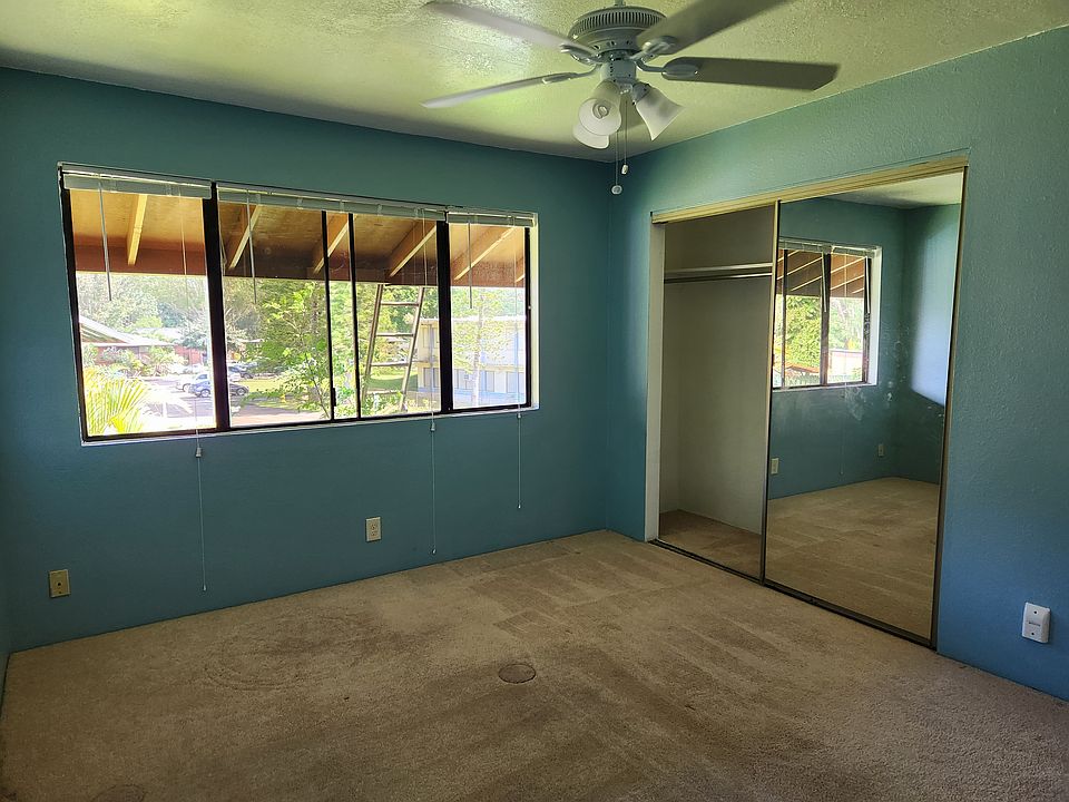 Second bedroom with wide closet.