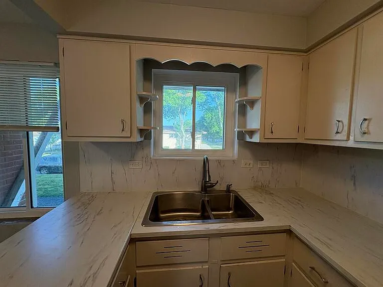 6788 N Sauganash Ave #1A — Photo 13