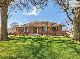 302 SE Westwind Dr, Lees Summit, MO 64063