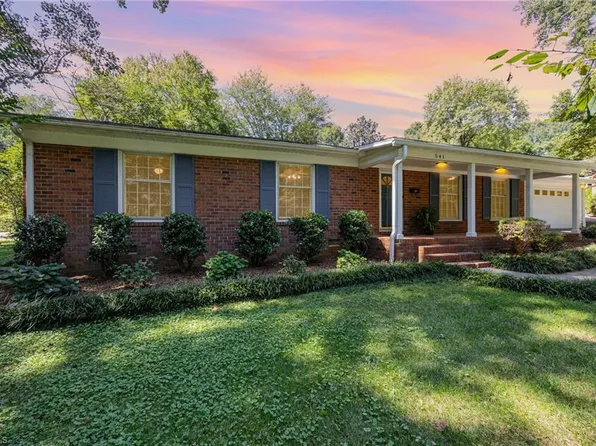541 Hedrick Dr, Statesville, NC 28677