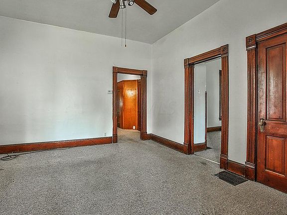 3rd image of 246 S Hickory St