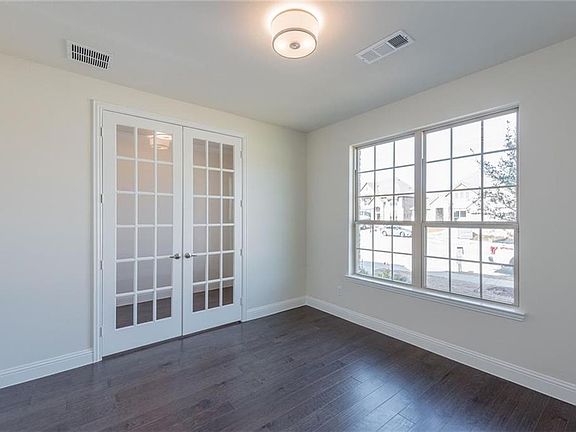 4th image of 2851 Oakhill Ct