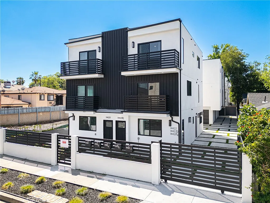 Building Photo - 14420 Tiara