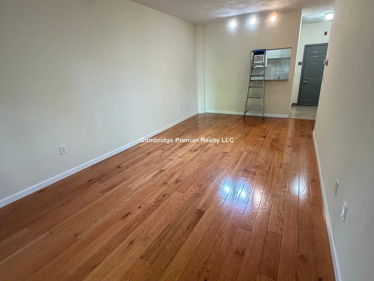 2 bed, 1100 sqft, $3,200 — Photo 3