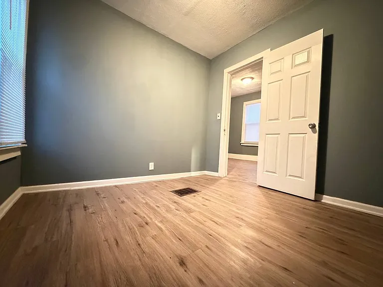 1309 W 110th Pl — Photo 16