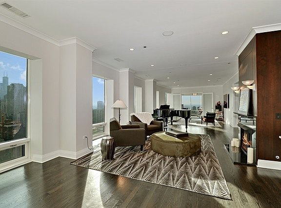 2nd image of 50 E Chestnut St APT 3001