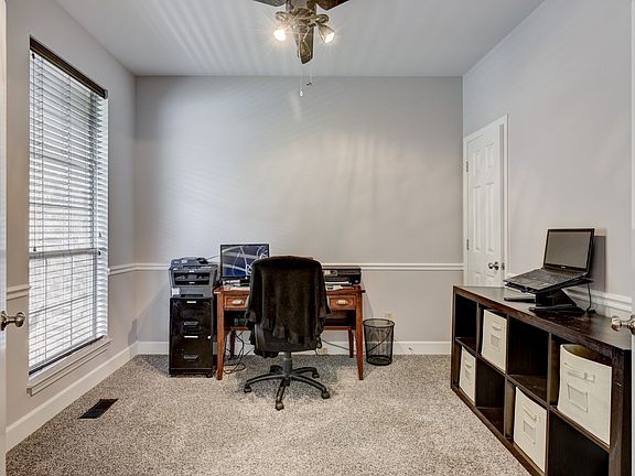 3rd image of 5893 Woodlands Ave