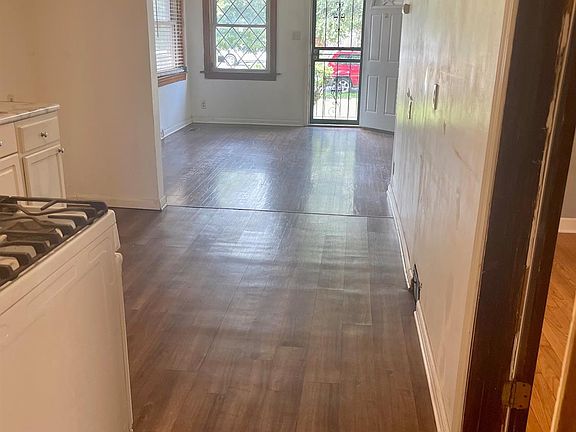 5th image of 3913 Euclid Ave