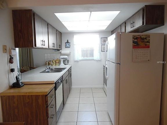 Breakfast bar in Kitchen