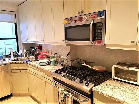 3rd image of 321 E 48th St #13D