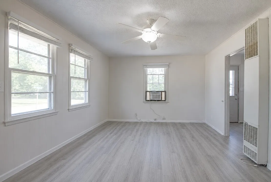 2 bed, 900 sqft, $1,499 — Photo 3