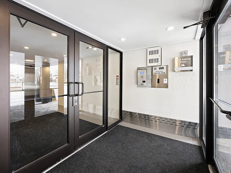 2375 The Collegeway — Photo 43