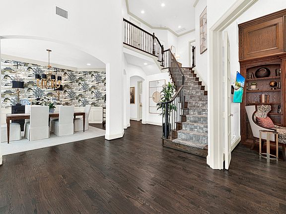 3rd image of 2140 Sutton Pl
