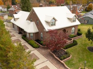 121 Oak Ln, Pikeville, KY