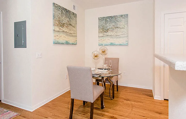 Willow Lake Apartments — Photo 32