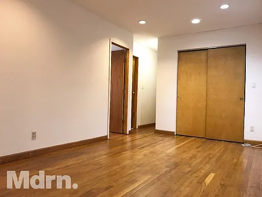 Rented by Mdrn Residential | media 19