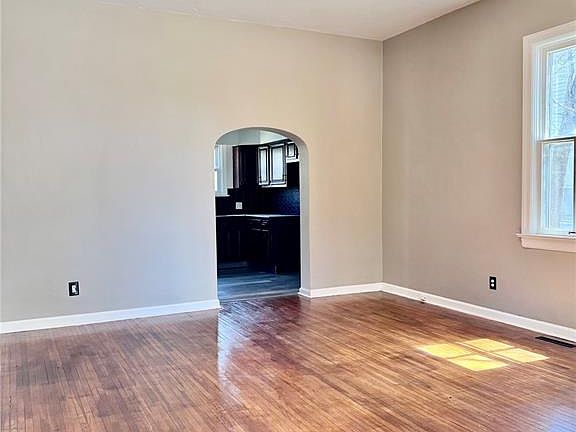 4th image of 1024 S Charles St