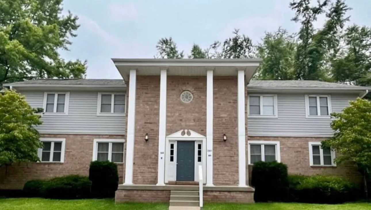 2 bed, 1.5 bath, 1000 sqft, $1,200 — Photo 1