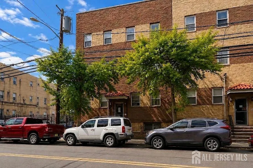 2 bed, 1.0 bath, $2,500 — Photo 3