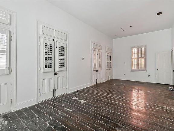 3rd image of 1029 Esplanade Ave