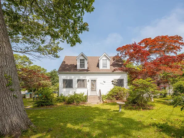 353 W Elm Road, Mastic Beach, NY 11951