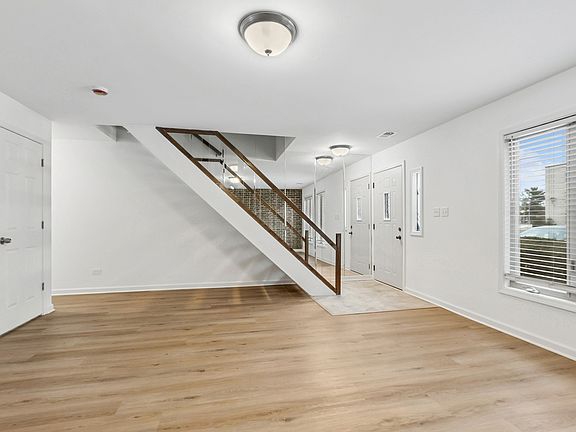 3rd image of 12822 Carriage Ln