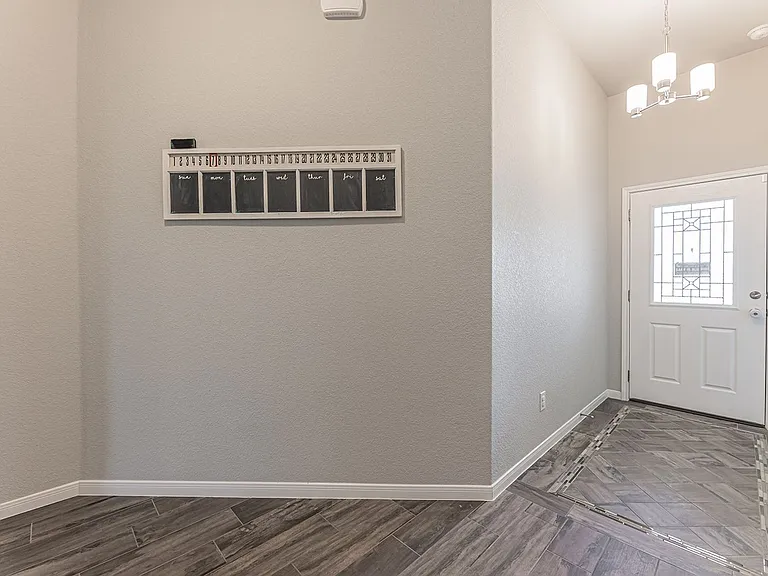 810 Earp Dr — Photo 5