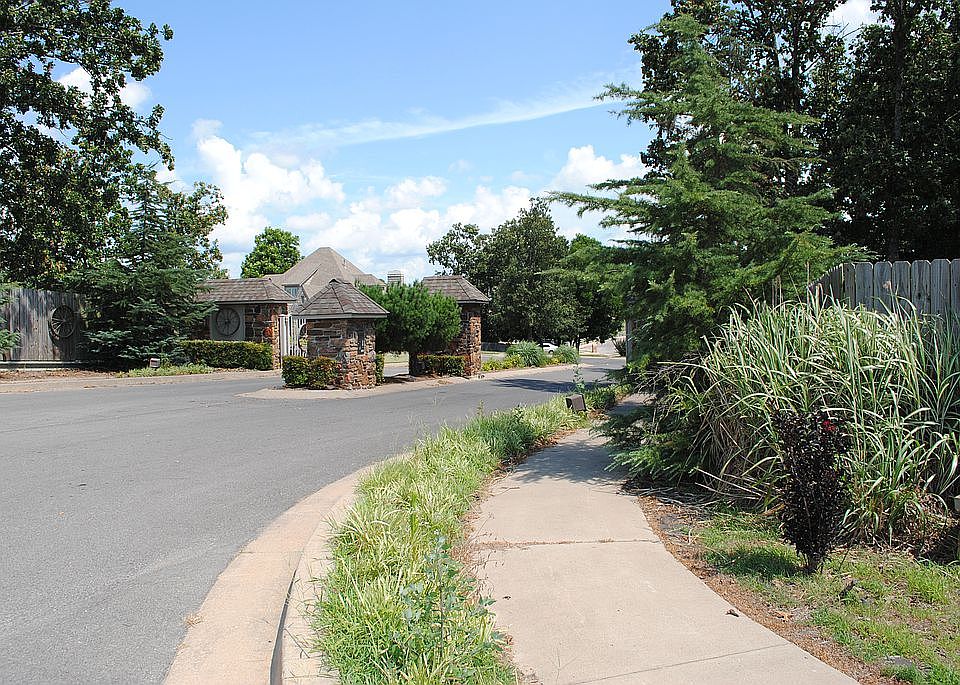 1st image of 844 W Northlake Dr