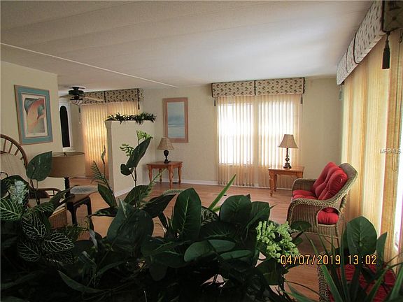 4th image of 477 Leslie Dr