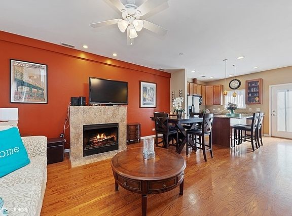 4th image of 2919 N Natoma Ave Unit 10