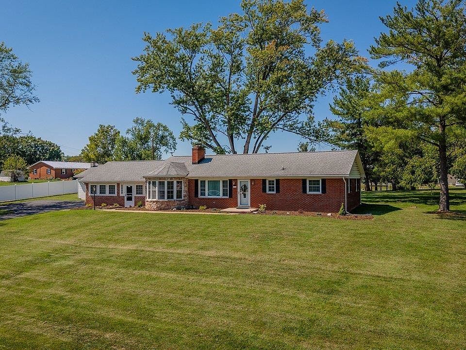 1st image of 2325 Maple Dr