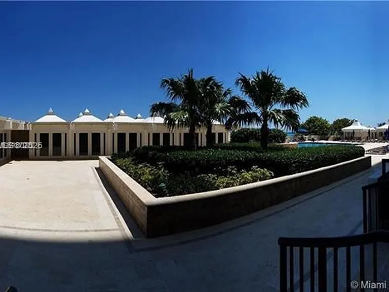 5555 Collins Ave #9V — Photo 4