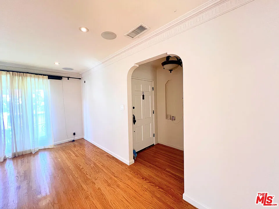 2 bed, 2.0 bath, 1554 sqft, $5,500 — Photo 3